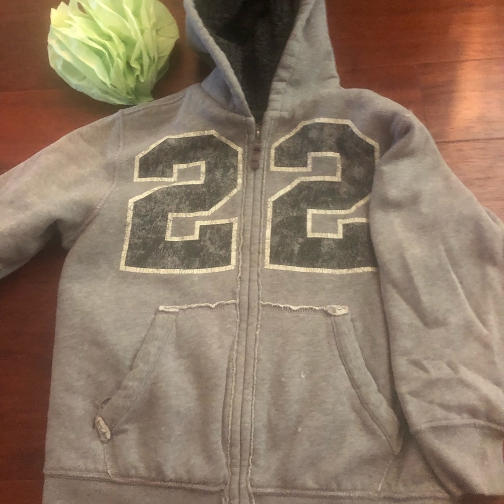 **💚💚Children’s Place hoodie. Thick and warm!!